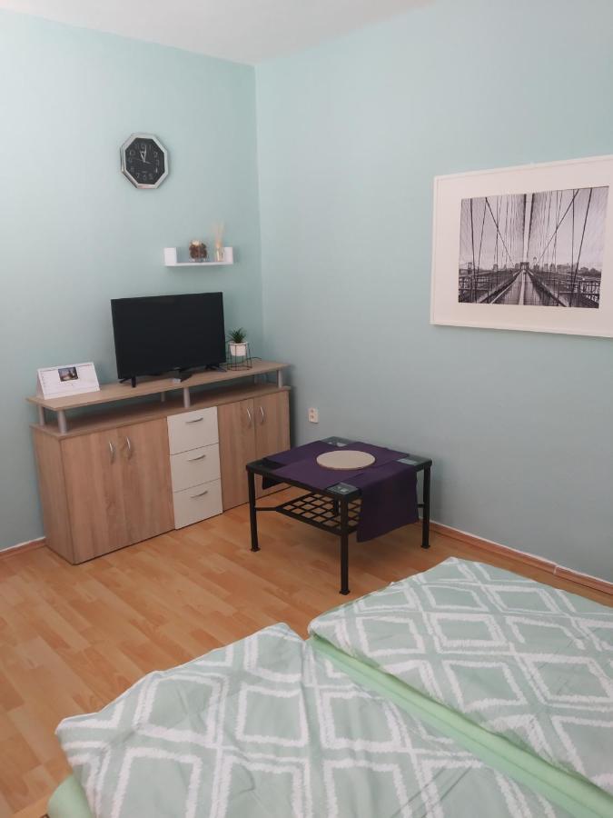 Apartman Blizko Brna S Dobovymi Dekoracemi Apartment Melcany Luaran gambar