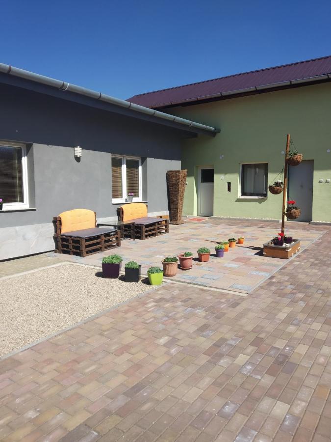 Apartman Blizko Brna S Dobovymi Dekoracemi Apartment Melcany Luaran gambar